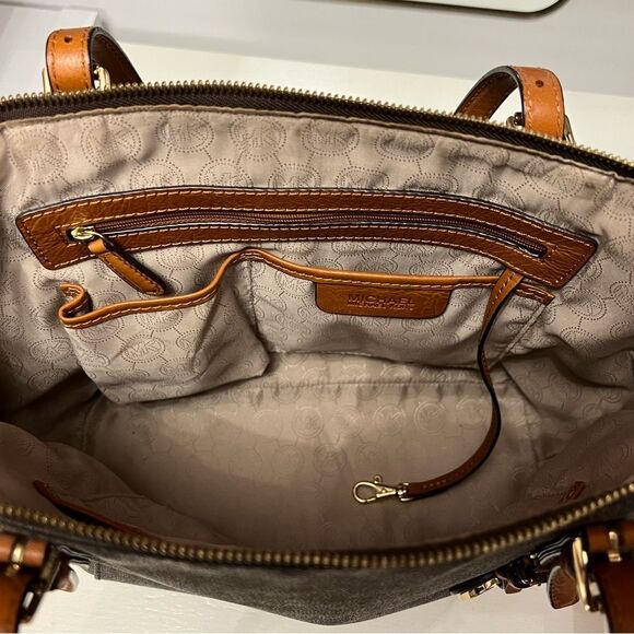 MICHAEL KORS Jet Set Monogram Brown Tote with Gold Hardware & Leather Handles - Picture 6 of 11